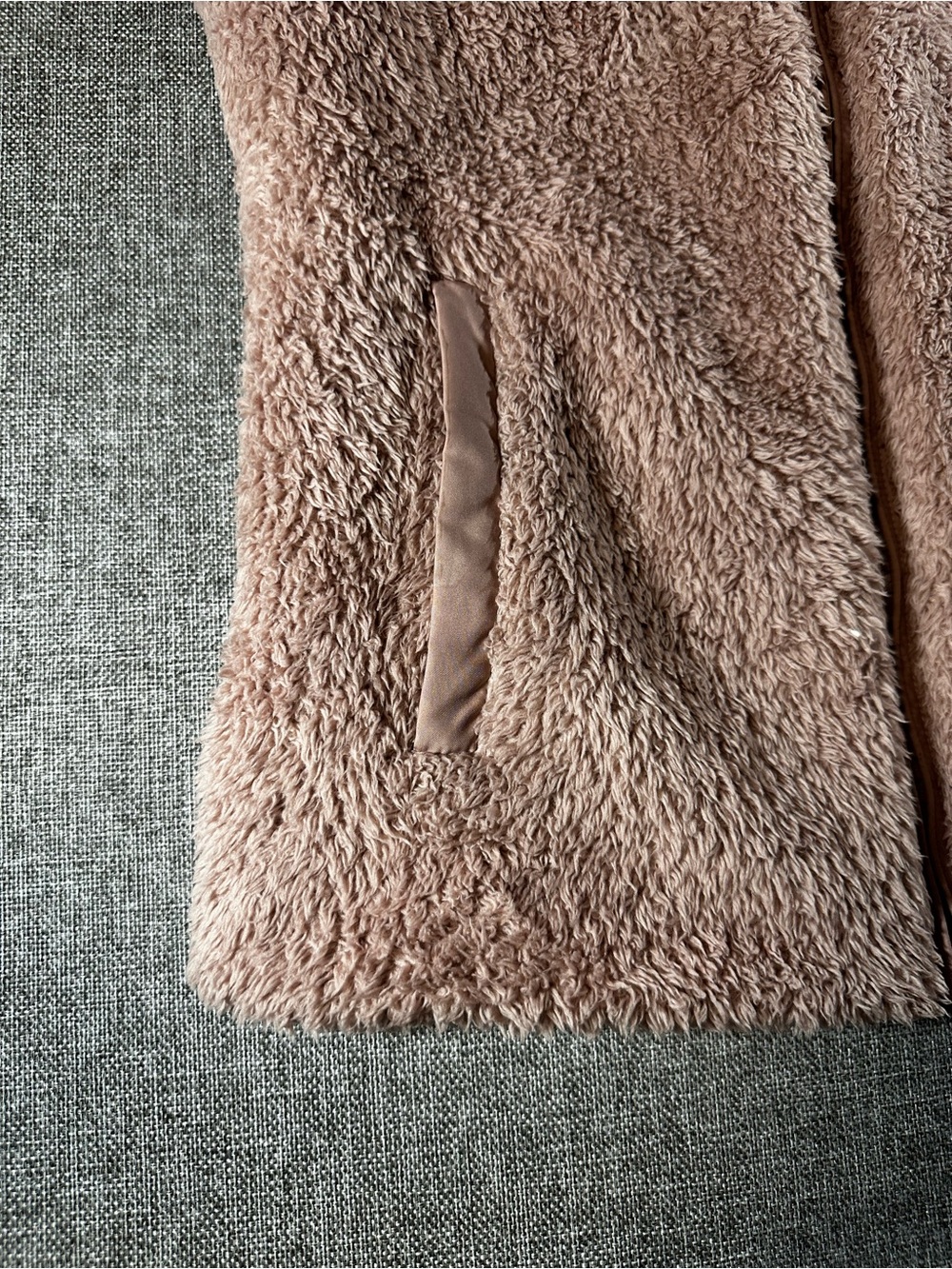 Patagonia Women’s Sherpa Fleece Vest in Taupe - Picture 7 of 12